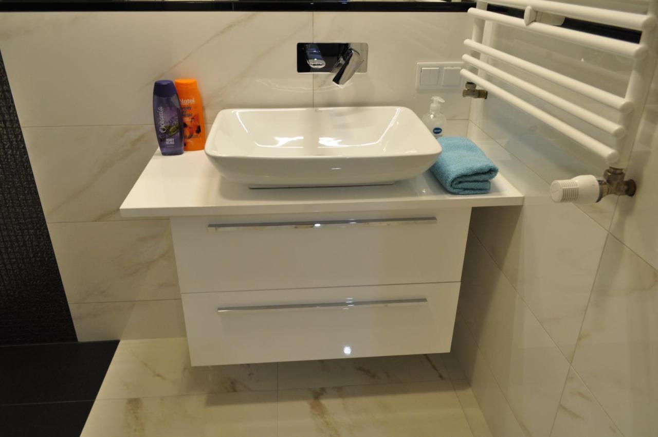 Apartament W Centrum Zielona Góra Buitenkant foto